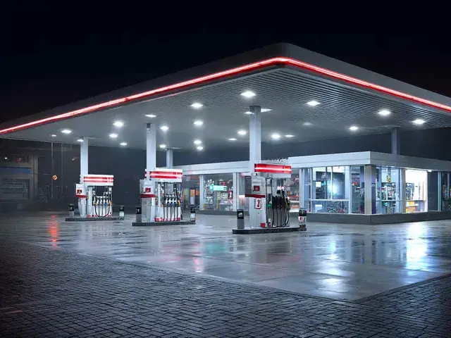 Gas Station powered by HELZ hybrid ESS